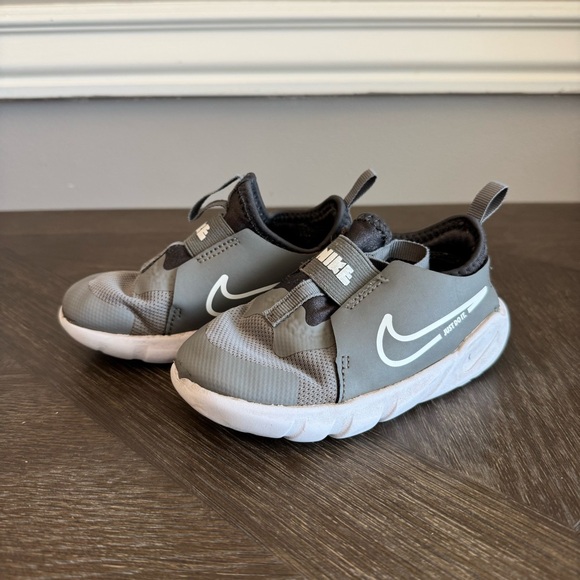 Nike Flex Runner 2 Sneakers Toddler SZ 9C Shoes DJ6039-003 Gray - Picture 2 of 6